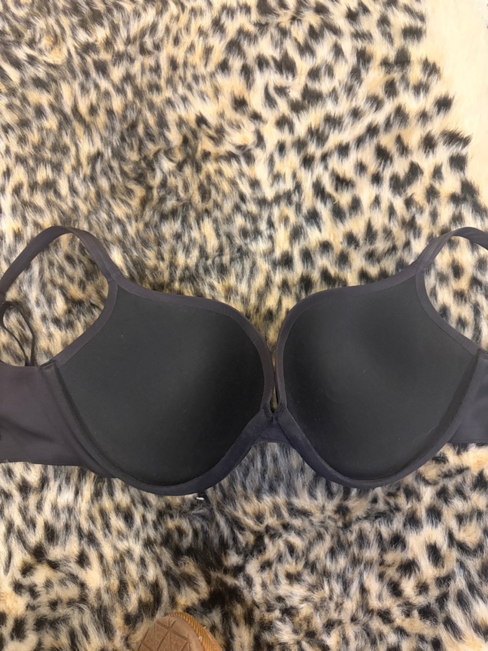 SKIMS Black Seamless Molded T-Shirt Bra - Picture 2 of 4